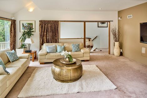 Photo of property in 9 Whiorau Grove, Lowry Bay, Lower Hutt, 5013