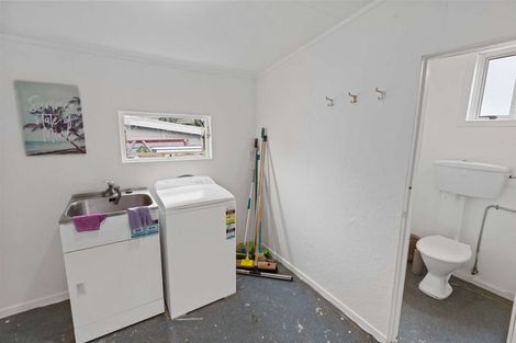 Photo of property in 1 Moore Avenue, Tawhero, Whanganui, 4501