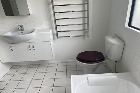 Photo of property in 32 Oakford Close, Riccarton, Christchurch, 8011