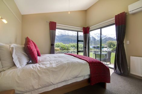 Photo of property in 33 Benmore Place, Glenorchy, 9372