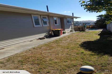 Photo of property in 48 Brooker Grove, Newlands, Wellington, 6037