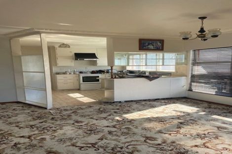 Photo of property in 31 Te Atatu Road, Te Atatu South, Auckland, 0610