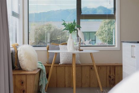 Photo of property in 26 Reeves Street, Waikanae Beach, Waikanae, 5036