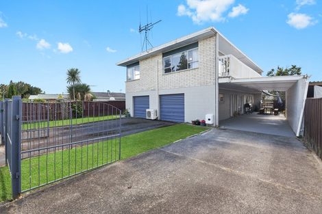 Photo of property in 4 Sandleigh Road, Hamilton Lake, Hamilton, 3204