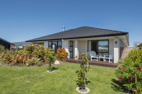 Photo of property in 2 Vesey Drive, Katikati, 3129