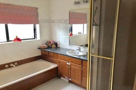 Photo of property in 7 Kallaroo Place, Botany Downs, Auckland, 2010