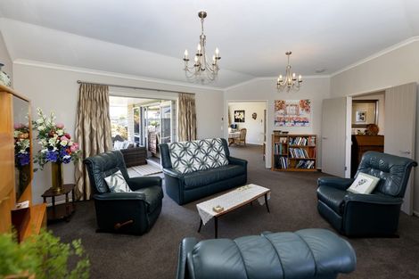 Photo of property in 2 Oakwood Drive, Highlands Park, New Plymouth, 4312