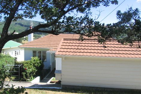 Photo of property in 16 West Road, Northland, Wellington, 6012