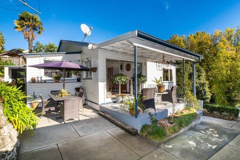 Photo of property in 15 Burns Road, Hospital Hill, Napier, 4110