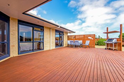 Photo of property in 32 Andrews Street, Foxton Beach, Foxton, 4815