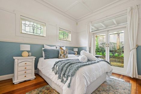 Photo of property in 35 Thackeray Street, Hamilton Lake, Hamilton, 3204