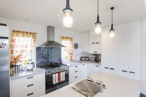 Photo of property in 2 Morocco Terrace, Kelvin Grove, Palmerston North, 4414