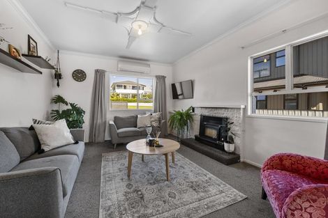 Photo of property in 3 Pukaka Street, Strandon, New Plymouth, 4312