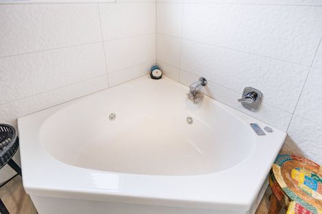 Photo of property in 21 Aspen Way, Kelvin Grove, Palmerston North, 4414