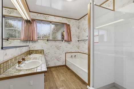 Photo of property in 6 Dominica Crescent, Grenada Village, Wellington, 6037