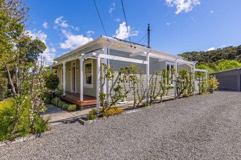 Photo of property in 58 Hampden Street, Picton, 7220