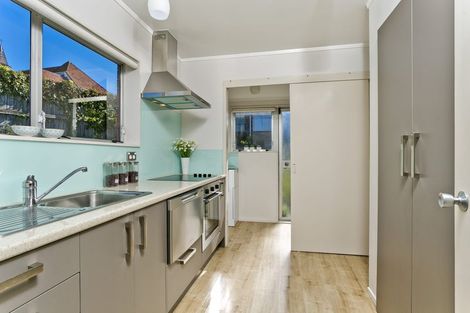 Photo of property in Iona Close Flats, 4 Woodside Avenue, Northcote, Auckland, 0627