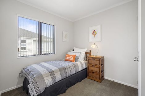 Photo of property in 2/23 Kiteroa Terrace, Rothesay Bay, Auckland, 0630