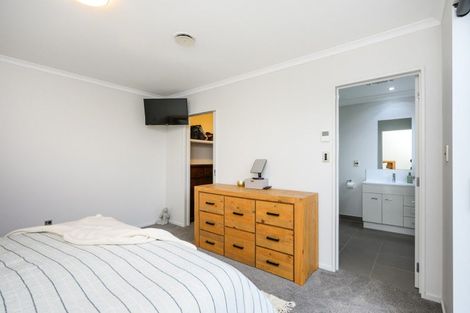 Photo of property in 24 Branigan Parade, Kelvin Grove, Palmerston North, 4414