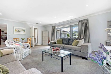 Photo of property in 7 Jomard Terrace, Northcross, Auckland, 0632
