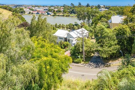 Photo of property in 4 Wairere Road, Bastia Hill, Wanganui, 4500