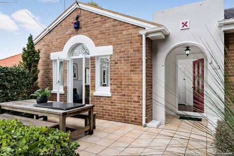 Photo of property in 209 Campbell Road, Greenlane, Auckland, 1061