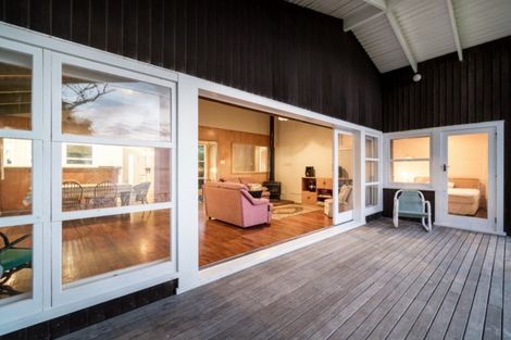 Photo of property in 66 Tindalls Bay Road, Tindalls Beach, Whangaparaoa, 0930