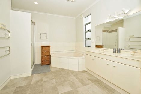 Photo of property in 11 Strata View, Western Heights, Hamilton, 3200