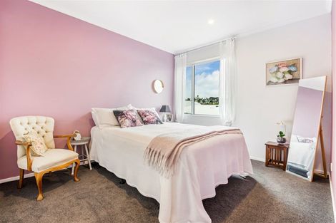 Photo of property in 32 Owen Chapman Drive, Red Beach, 0932