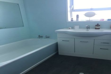 Photo of property in 4 Acacia Street, Kelvin Grove, Palmerston North, 4414