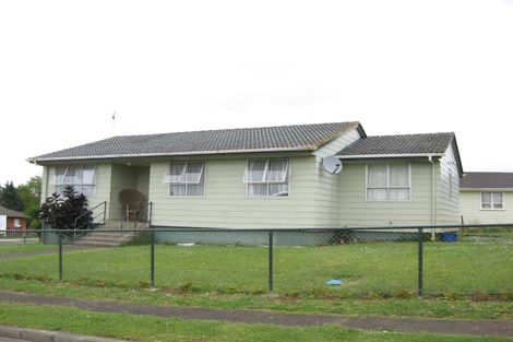 Photo of property in 2 Arnhem Place, Pukekohe, 2120