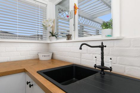 Photo of property in 21a Crescent Road, Otumoetai, Tauranga, 3110