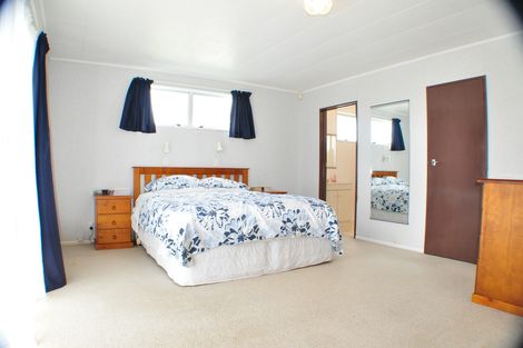 Photo of property in 129 Apollo Parade, Milson, Palmerston North, 4414