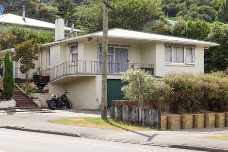 Photo of property in 116 Waikawa Road, Picton, 7220