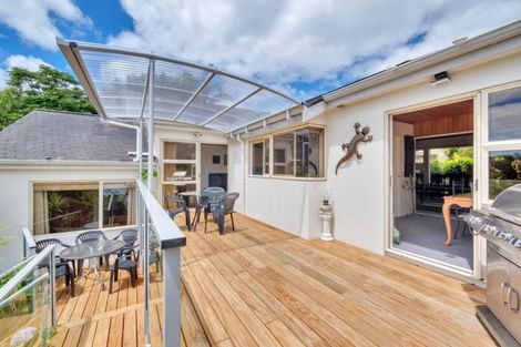Photo of property in 1/8 Sunset Road, Unsworth Heights, Auckland, 0632