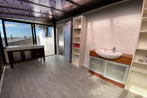 Photo of property in 54 Potter Avenue, Northcote, Auckland, 0627