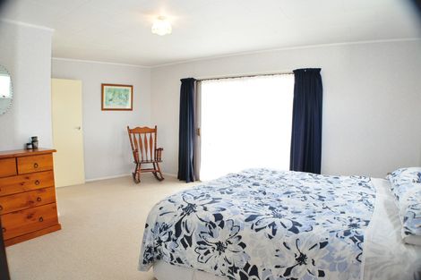 Photo of property in 129 Apollo Parade, Milson, Palmerston North, 4414