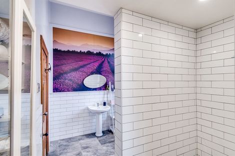 Photo of property in 200 Grove Road, Mayfair, Hastings, 4122