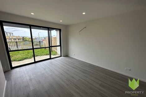 Photo of property in 14 Dorothy Thorpe Way, New Lynn, 0600