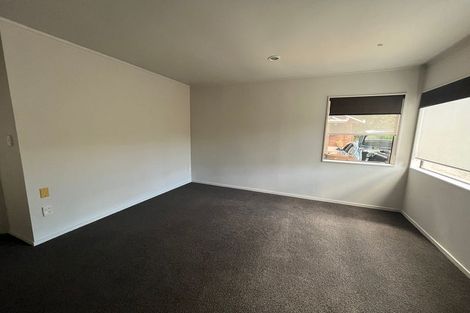 Photo of property in 1/179 Wiseley Road, West Harbour, Auckland, 0618