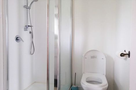 Photo of property in 1/90 Te Atatu Road, Te Atatu South, Auckland, 0610