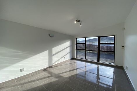 Photo of property in 1/73 Butley Drive, Farm Cove, Auckland, 2012