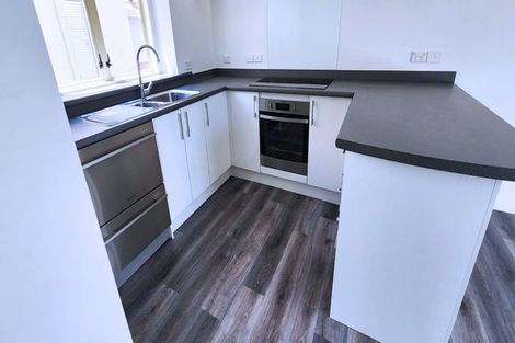 Photo of property in 2/33 Hawker Street, Mount Victoria, Wellington, 6011