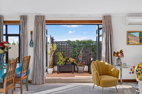Photo of property in 243 Emerson Street, Napier South, Napier, 4110