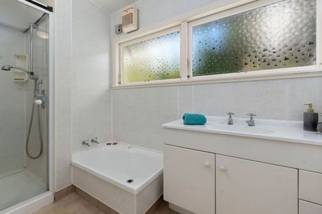 Photo of property in 16 Eban Avenue, Hillcrest, Auckland, 0627