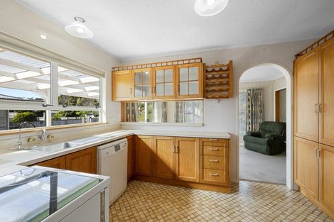 Photo of property in 42 Queens Road, Glen Avon, New Plymouth, 4312