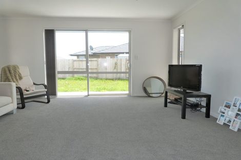 Photo of property in 43 Kowi Lakes Drive, One Tree Point, 0118