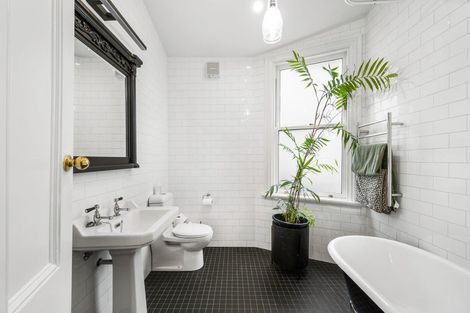 Photo of property in 7 Manley Terrace, Newtown, Wellington, 6021