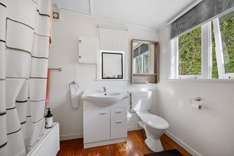 Photo of property in 37 Makiri Street, Helensville, 0800