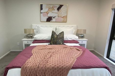 Photo of property in 4223c Great North Road, Glendene, Auckland, 0602